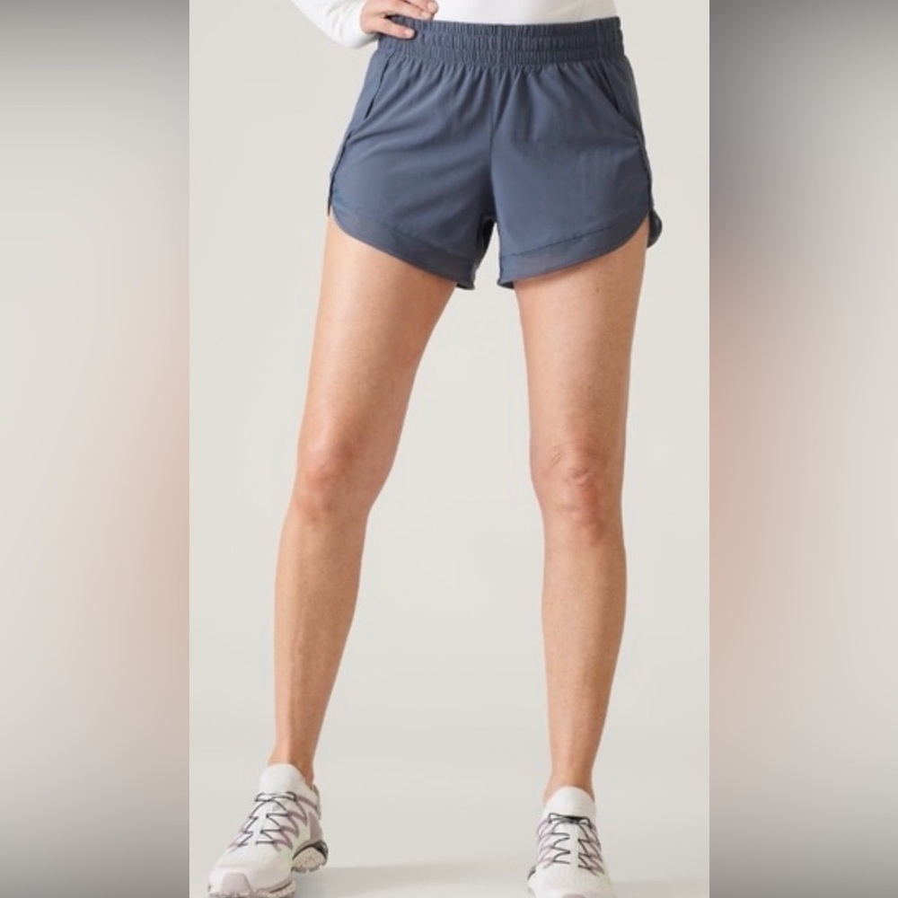 Athleta Mesh Racer Run mid rise 4” shorts